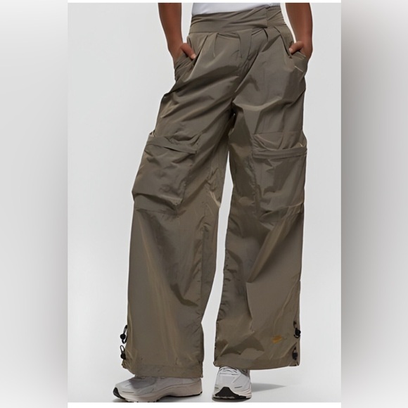 Nike Pants - Nike Women's Sportswear Tech Pack Repel Pants size L